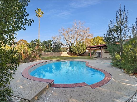 2nd image of 1641 Camelot Dr