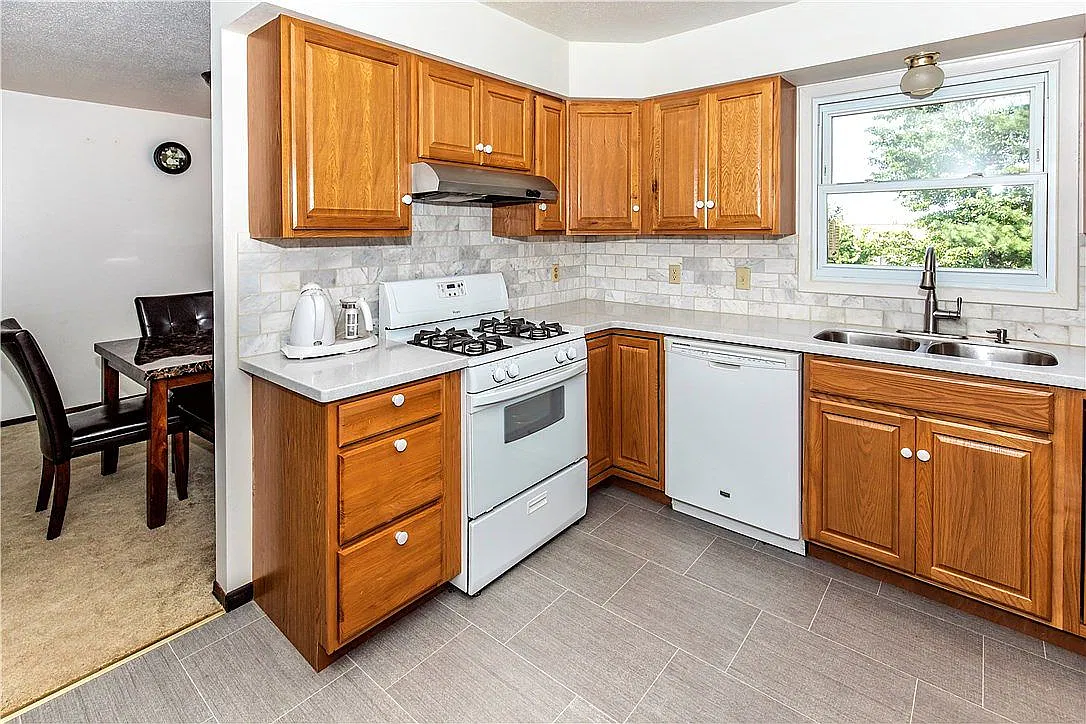 3 bed, 1296 sqft, $1,600 — Photo 3