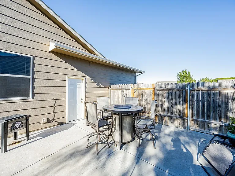 609 S Longbranch Dr — Photo 26