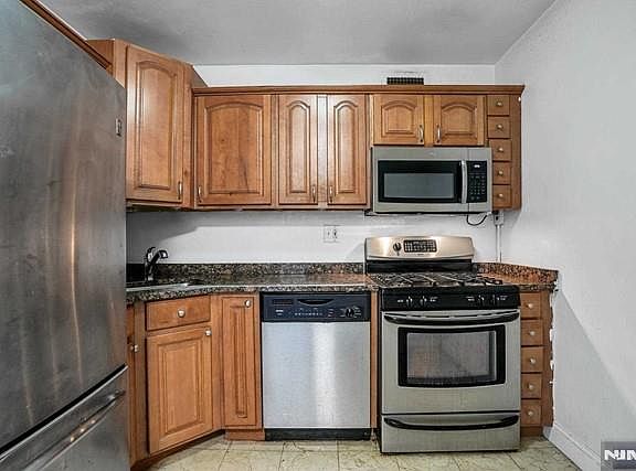 5th image of 2100 Linwood Ave APT 15P