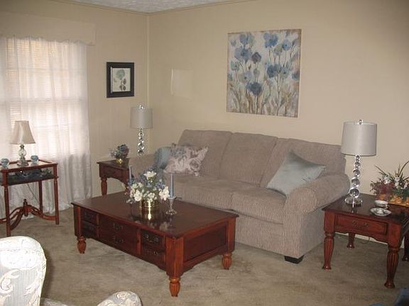 3rd image of 125 Windsor Dr