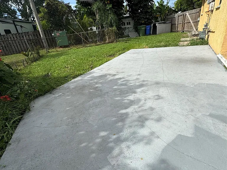 6101 NW 18th St — Photo 21