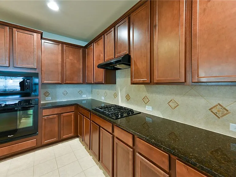 100 Lake Mineral Wells Dr — Photo 8