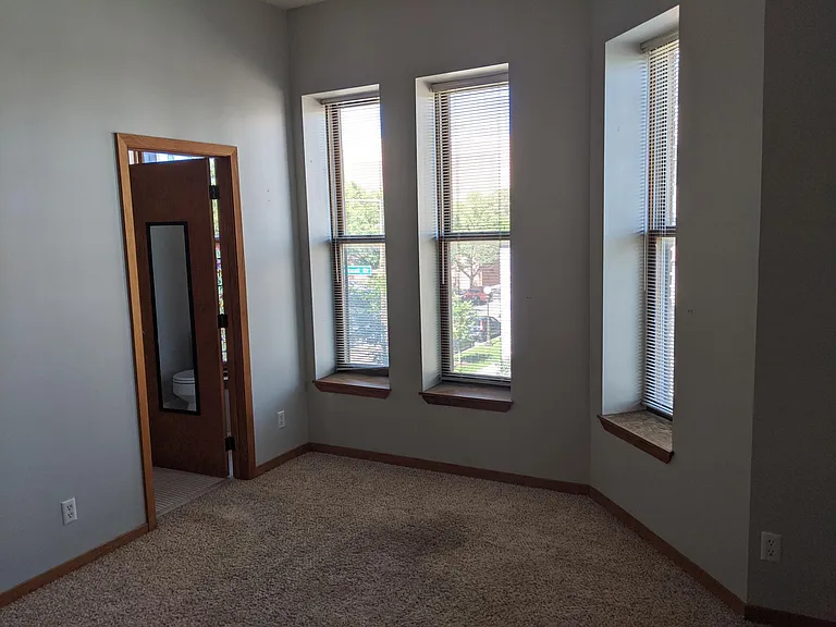 226 Exchange St S #B — Photo 6
