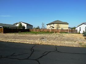 2nd image of 859 NE Shoshone Ct