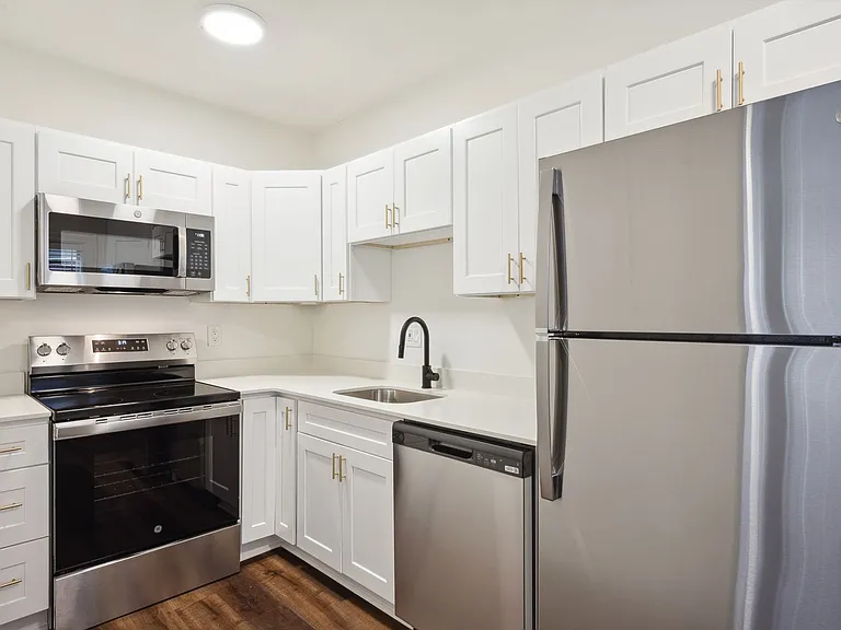 5th & Mercer Apartments — Photo 12