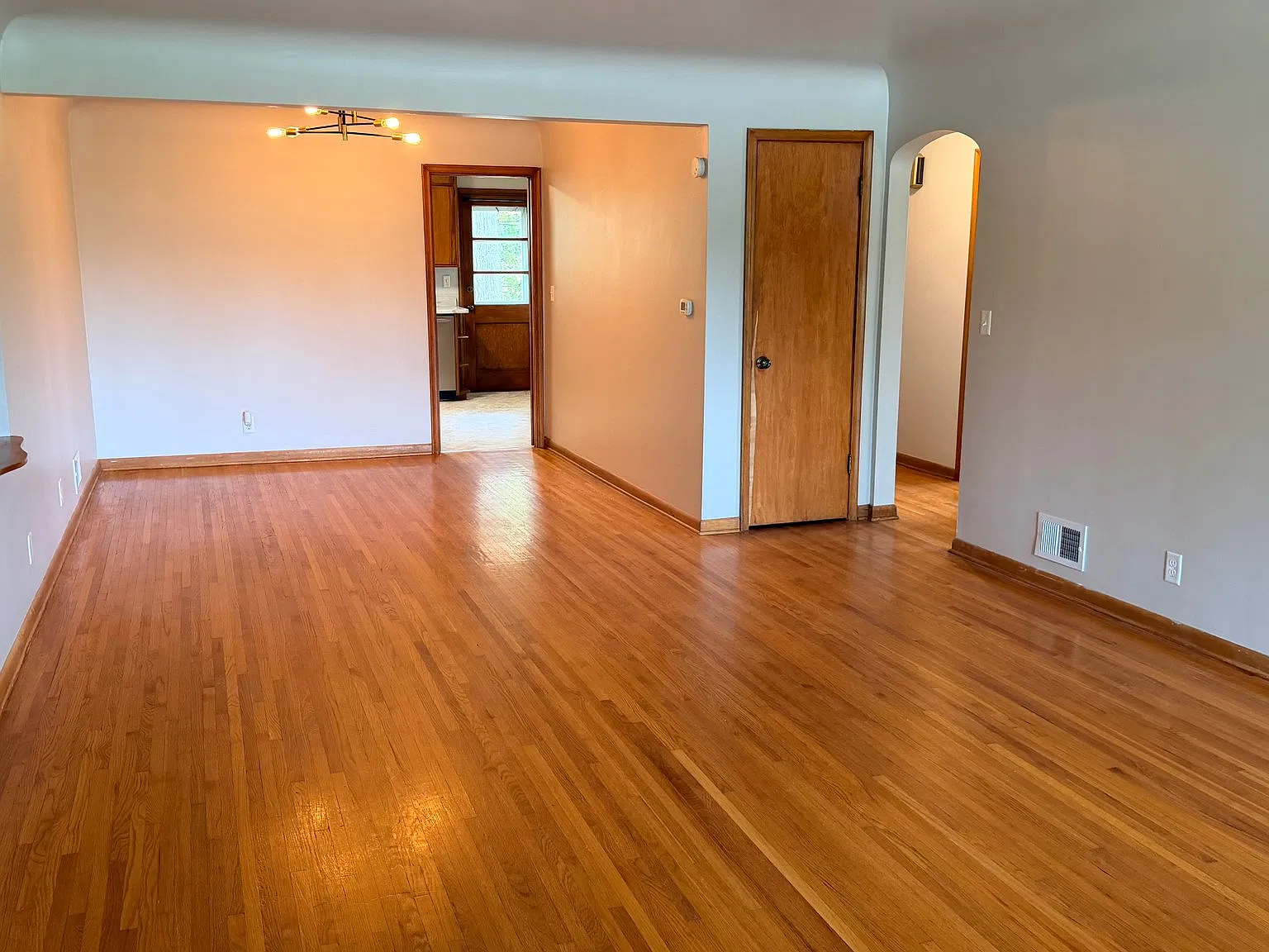 Charming mid-century modern duplex in Benson! — Photo 4