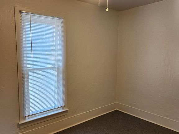 3rd image of 203 Burns St Unit 2