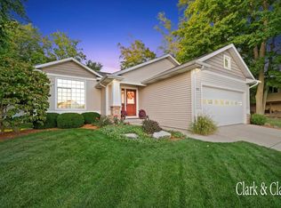 2283 Orchard Ridge Dr NW, Grand Rapids, MI