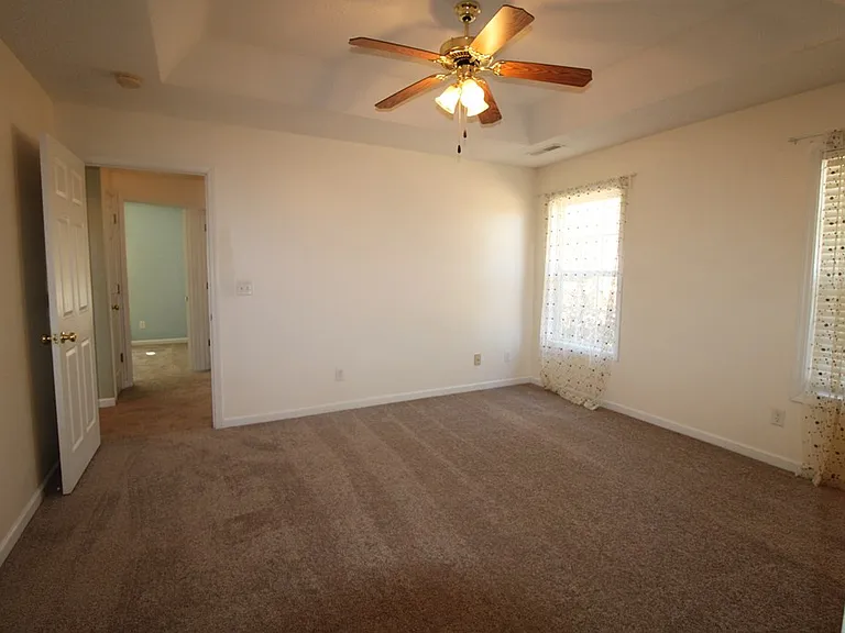 305 Trillium Ln — Photo 16