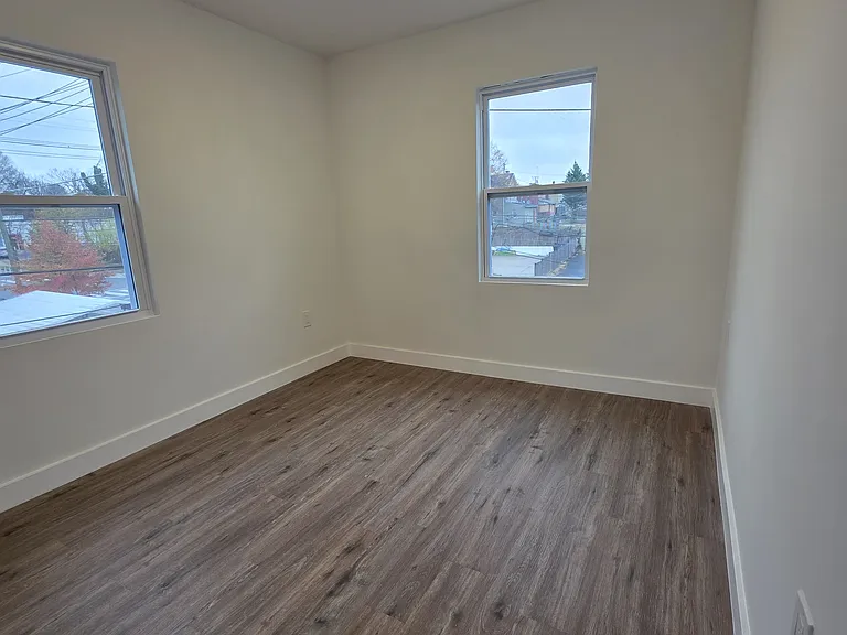 324 61st St NE #4 — Photo 13