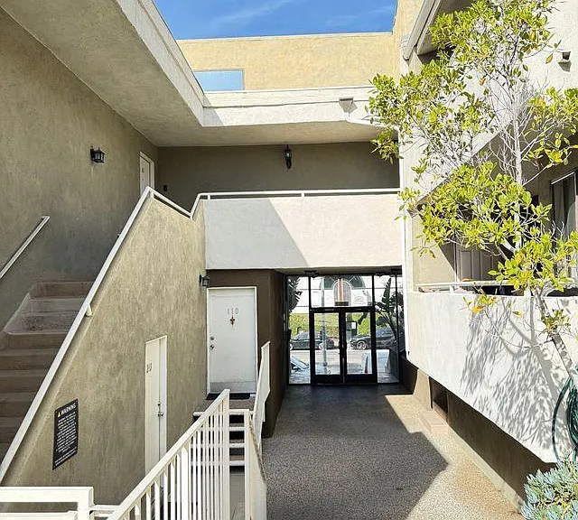18144 Burbank Blvd #203 — Photo 5