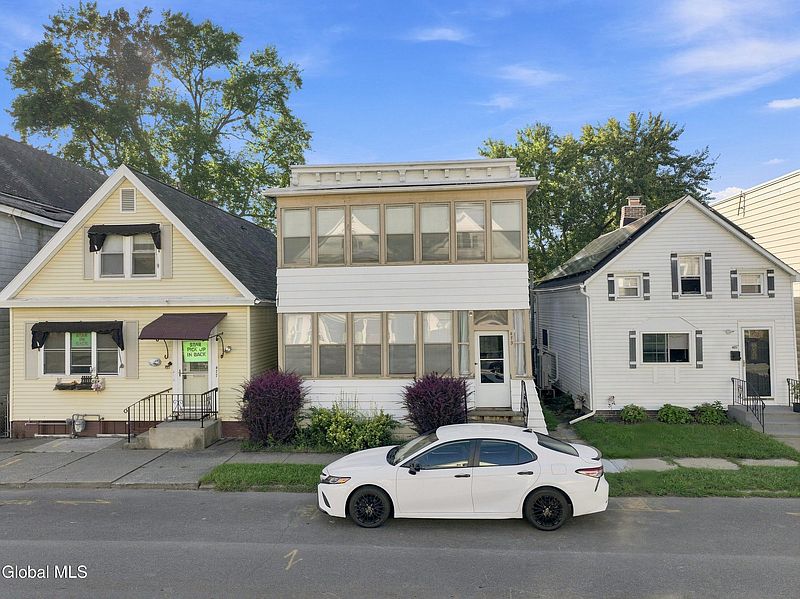2nd image of 479 8th Avenue