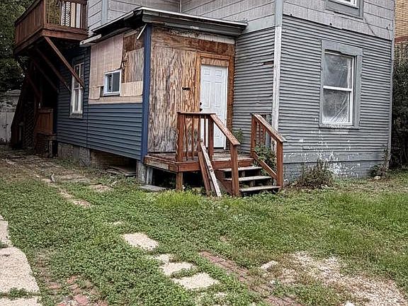5th image of 228 Howland AVENUE