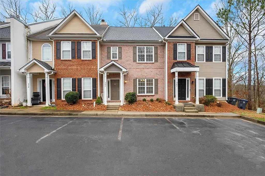 2 bed, 2.5 bath, 1560 sqft, $2,650 — Photo 2