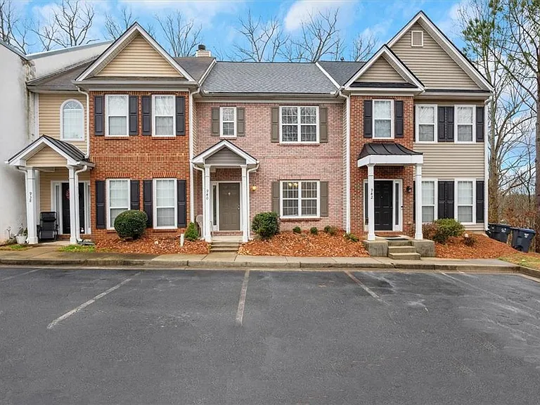 940 Tree Creek Blvd — Photo 2