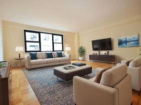 350 W 51st St