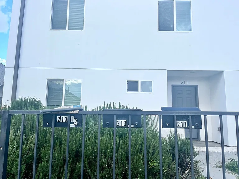 43(211) — Photo 24