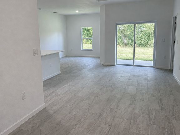 2nd image of 2669 Maximo Rd