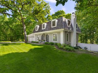 300 Lindawood Ln, Wayzata, MN 55391