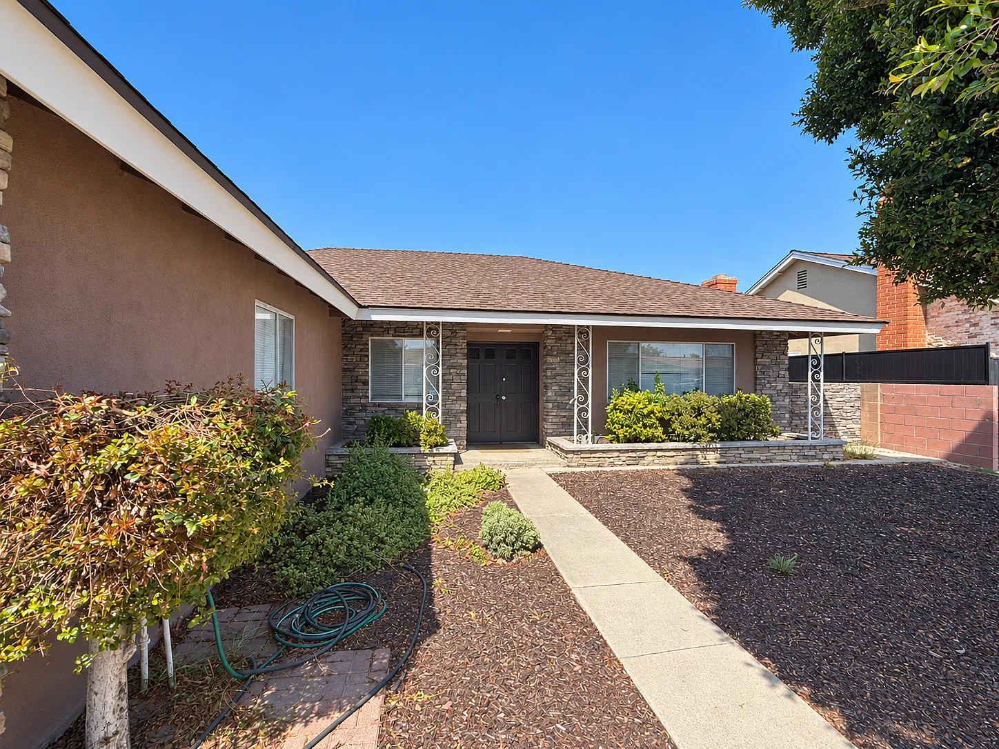 3 bed, 1344 sqft, $5,800 — Photo 2