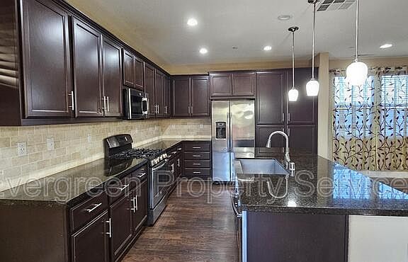 4th image of 894 Willow Bridge Dr