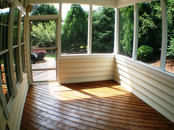 Screened in porch