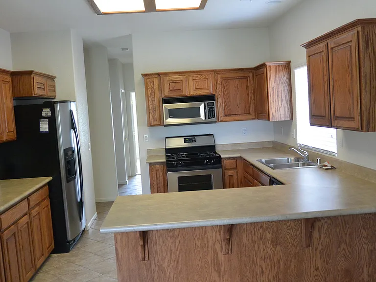 2228 E La Vida Ave — Photo 2
