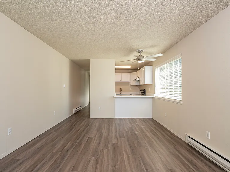 1 Bed 1 Bath Corner Unit - 750 Sq Ft 1 Bed 1 Bath Corner Unit - 750 Sq Ft