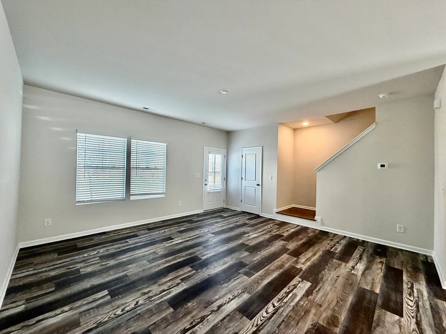 3 bed, 2.5 bath, 1320 sqft, $1,650 — Photo 4