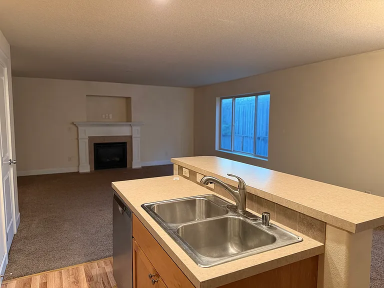 3227 NW 46th Ave — Photo 3