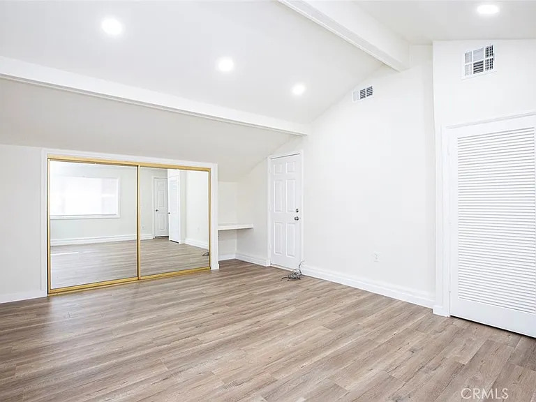 7820 Lasaine Ave — Photo 8