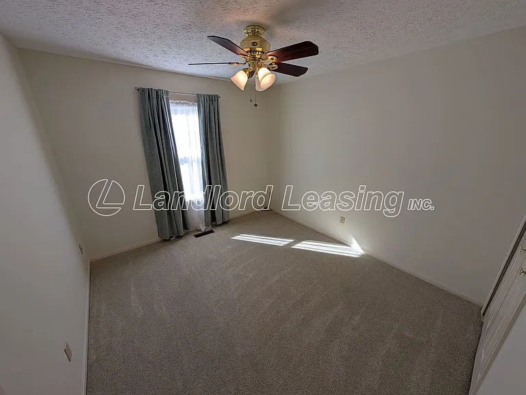 1417 Hollow Wood Ln — Photo 16