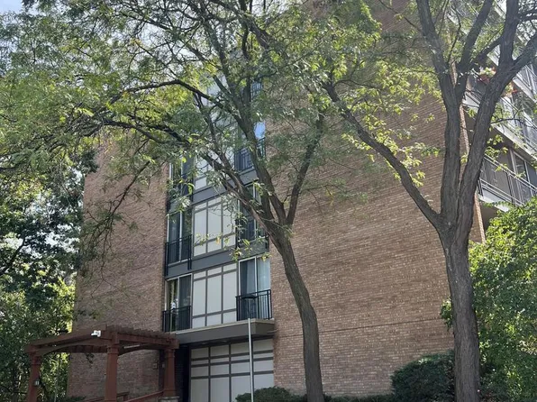 5820 Oakwood Dr Unit 4L, Lisle, IL 60532