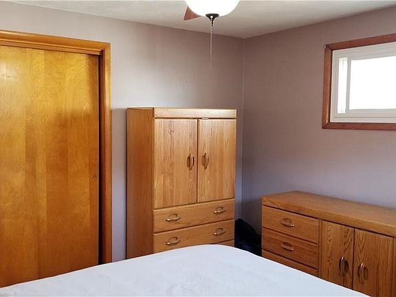 4th image of 72 Barlow Ave