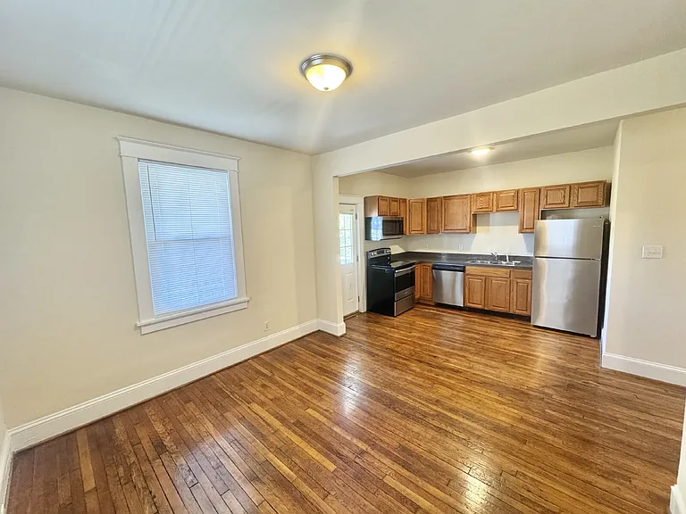 1514 Bainbridge St #B — Photo 7