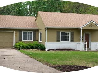 8652 Grande Pas Rd, Kansas City, MO 64114