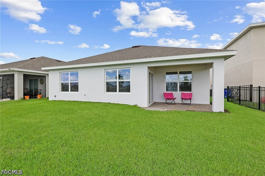 3 bed, 2.0 bath, 1627 sqft, $1,900 — Photo 3
