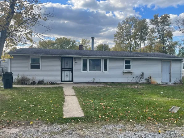 12812 Whitcomb St, Crown Point, IN 46307