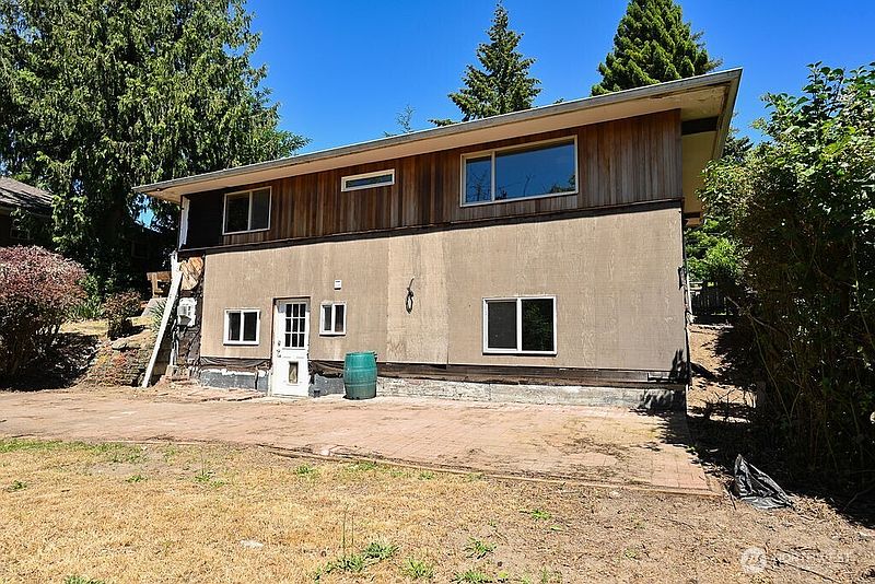 5th image of 14323 12th Avenue SW