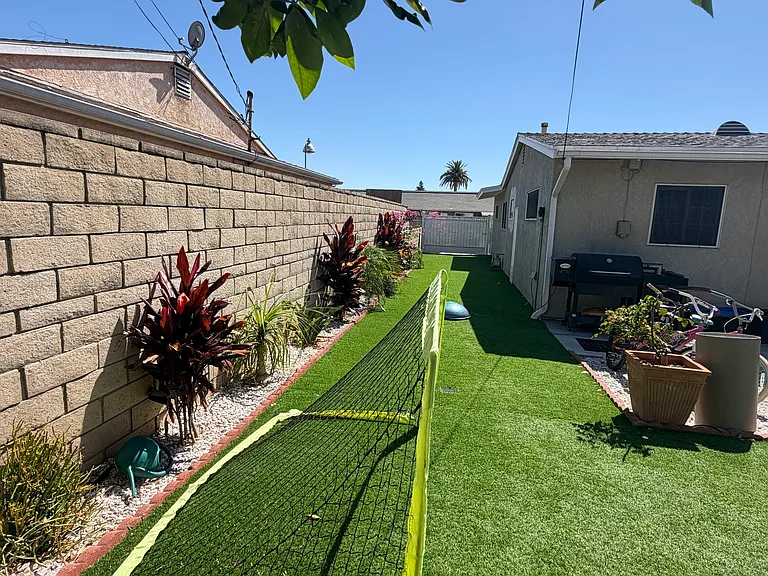 Big and long private outdoor area.
