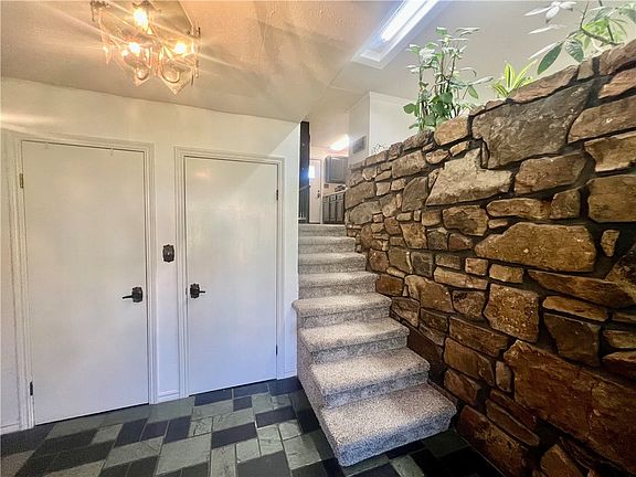 5th image of 805 W Norristown Cir