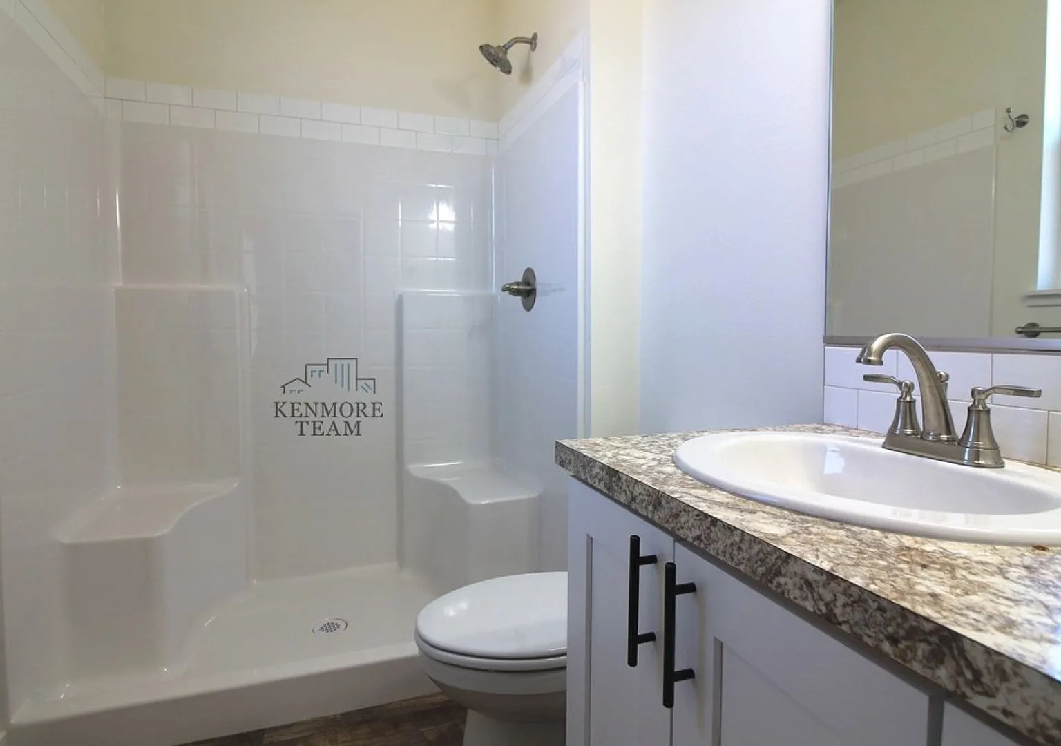 3 Bed, 2.5 Bath Townhome in Kennewick — Photo 4