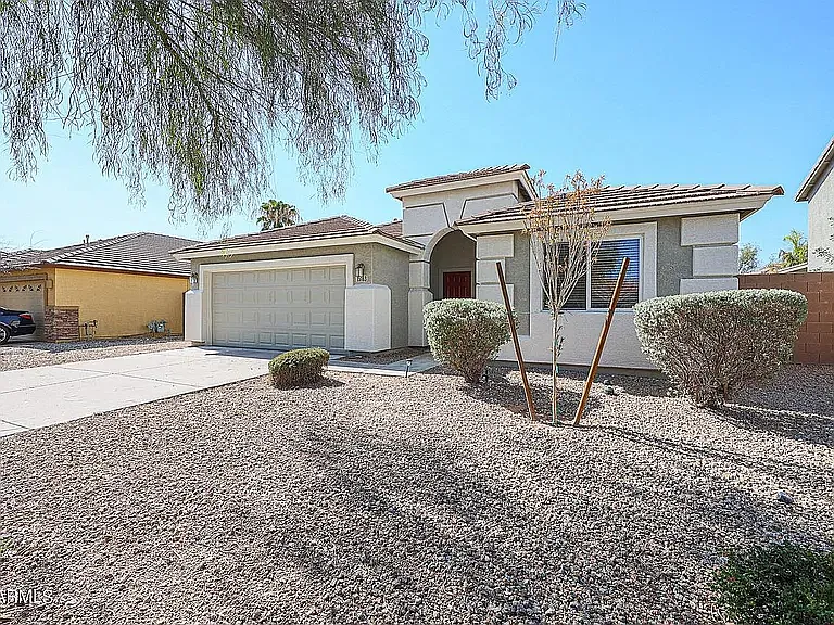 3 bed, 1569 sqft, $2,100 — Photo 1