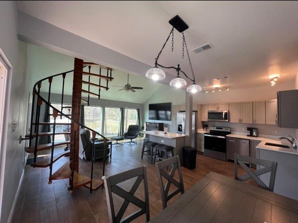 30 Harbour Ln