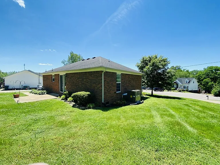 828 Mulberry Dr — Photo 18