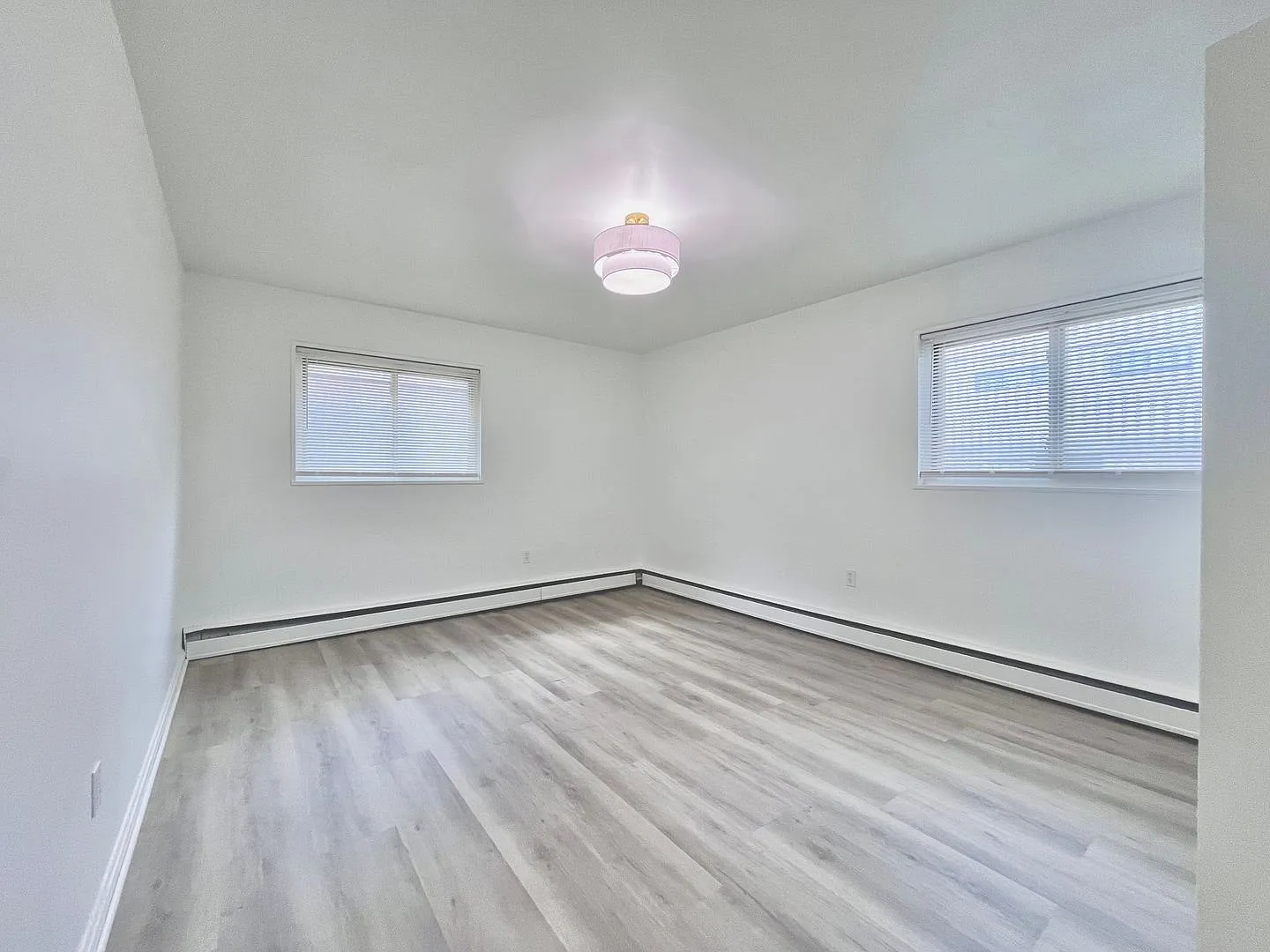 612 12th St NE — Photo 3