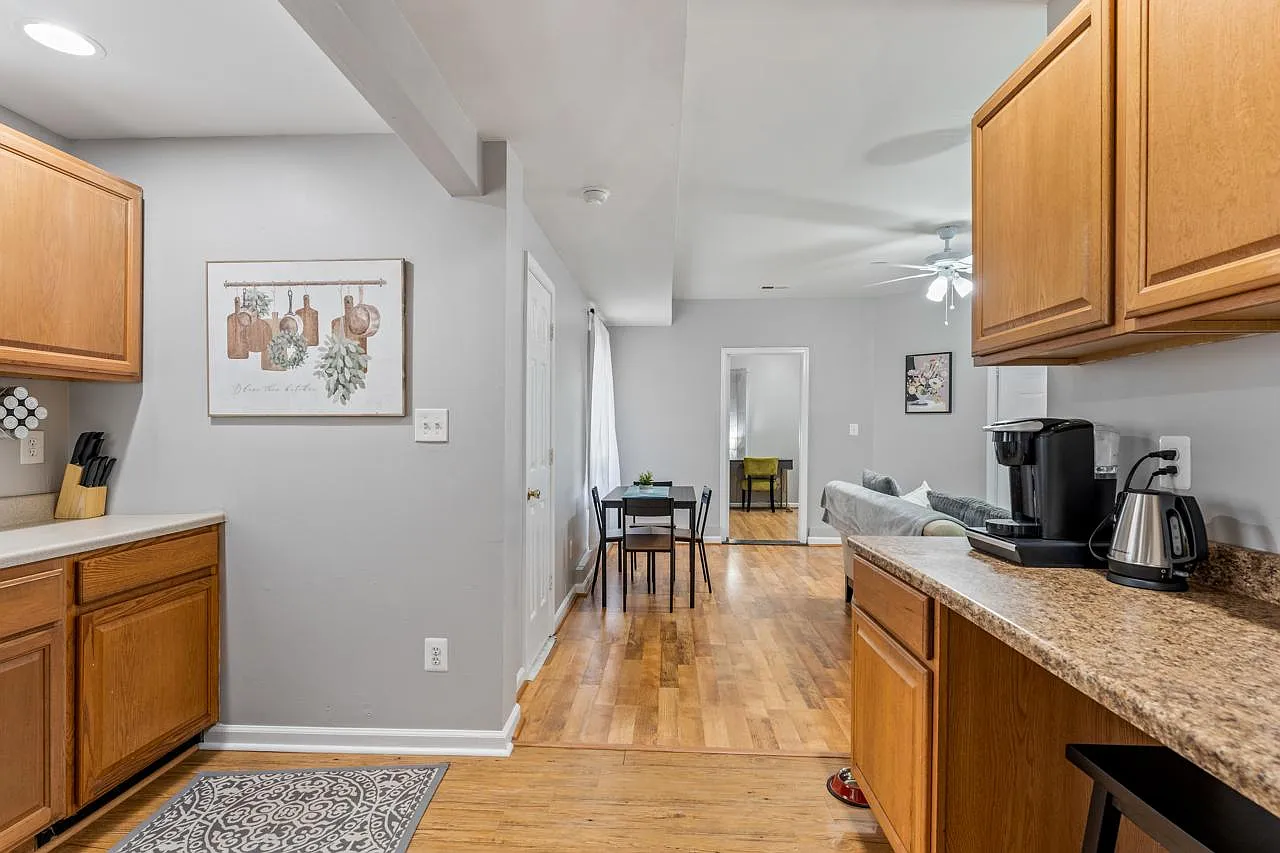 915 Lafayette Blvd — Photo 3