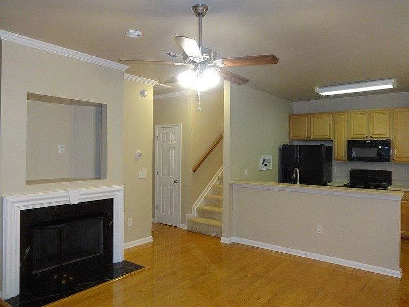 402 Cliffview Court in Greer, SC 29650 — Photo 4