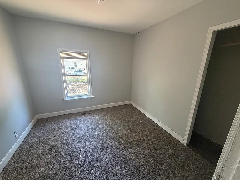 825 Vermilya Ave — Photo 4